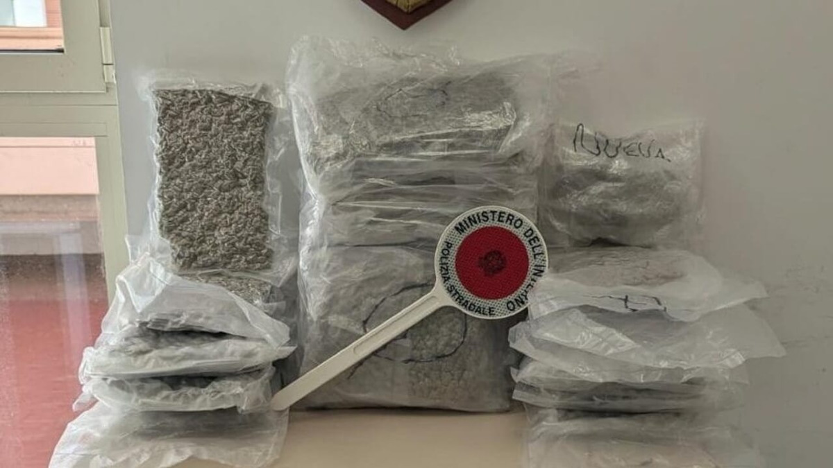 Arrestato al casello di Buonfornello con 12 kg di marijuana nascosti sotto il sedile - 