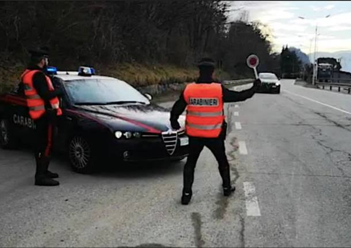 Fugge dai carabinieri, inseguito da Granieri a Mazzarrone: 39enne denunciato dopo un incidente - 