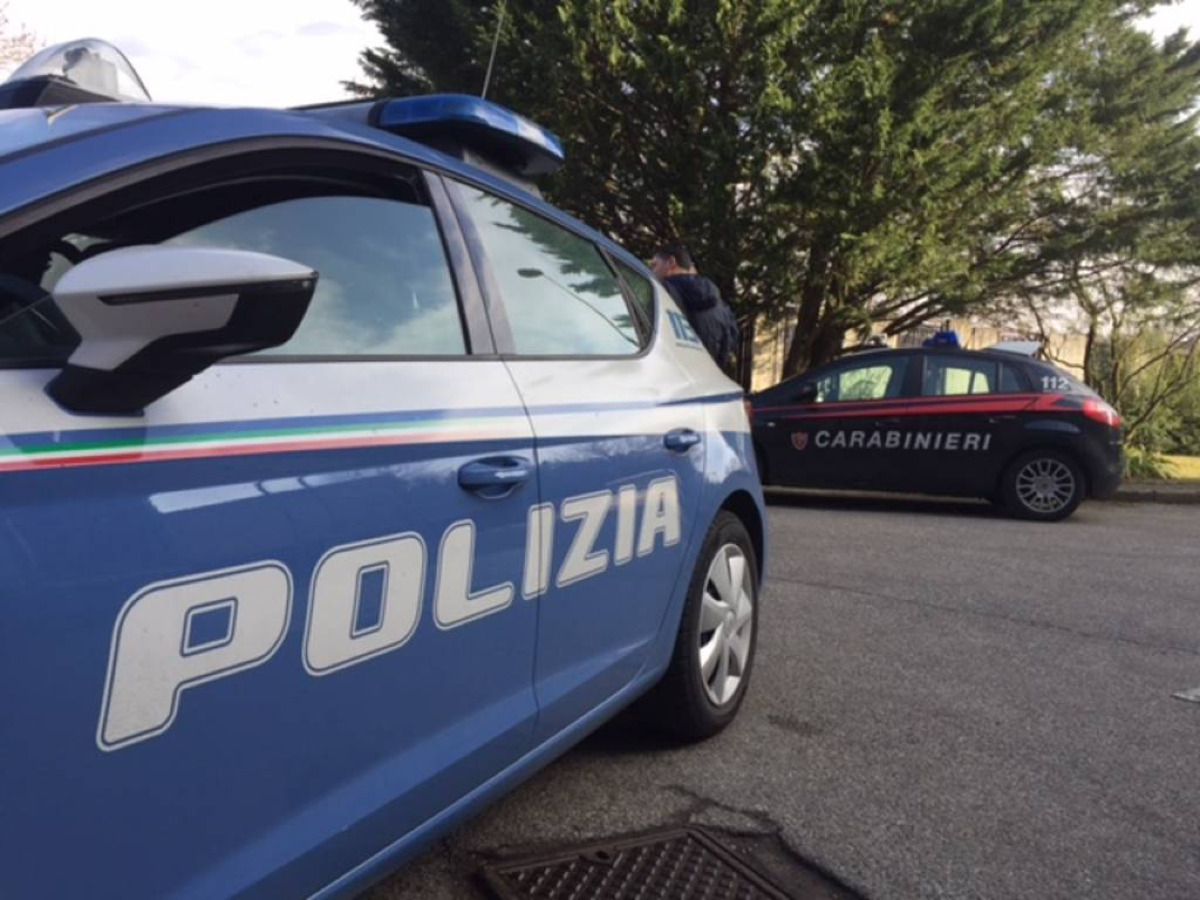Librino, 47enne arrestato: tentava di lanciare droga dalla finestra, sequestrati quasi 200 grammi - 