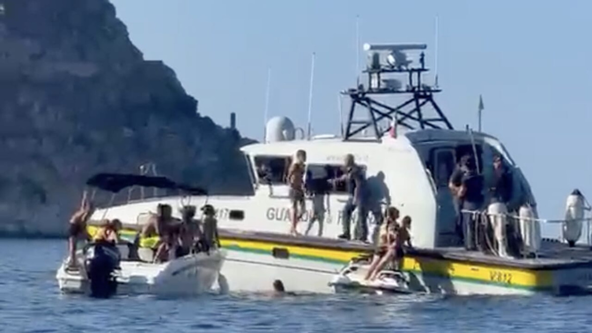 Capo Zafferano: arrestati e convalidati due uomini per minacce e resistenza dopo manovre pericolose su acquascooter - 