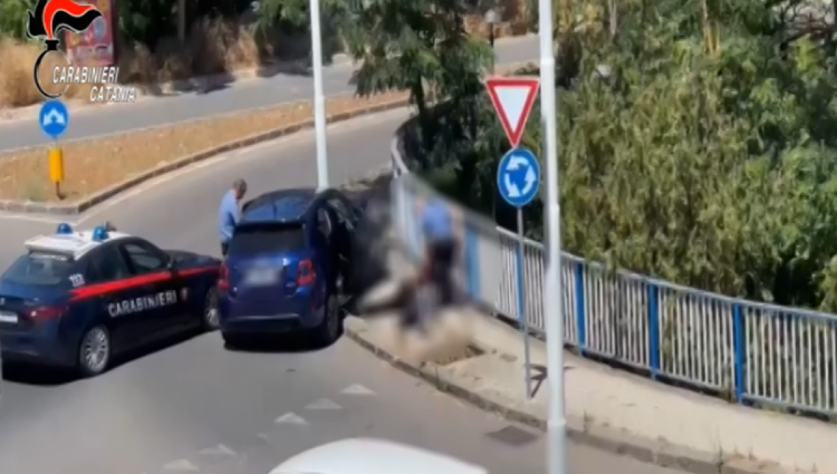 Rapina a Caltagirone: assalto a mano armata in un panificio, inseguimento finisce con incidente e tre arresti - 