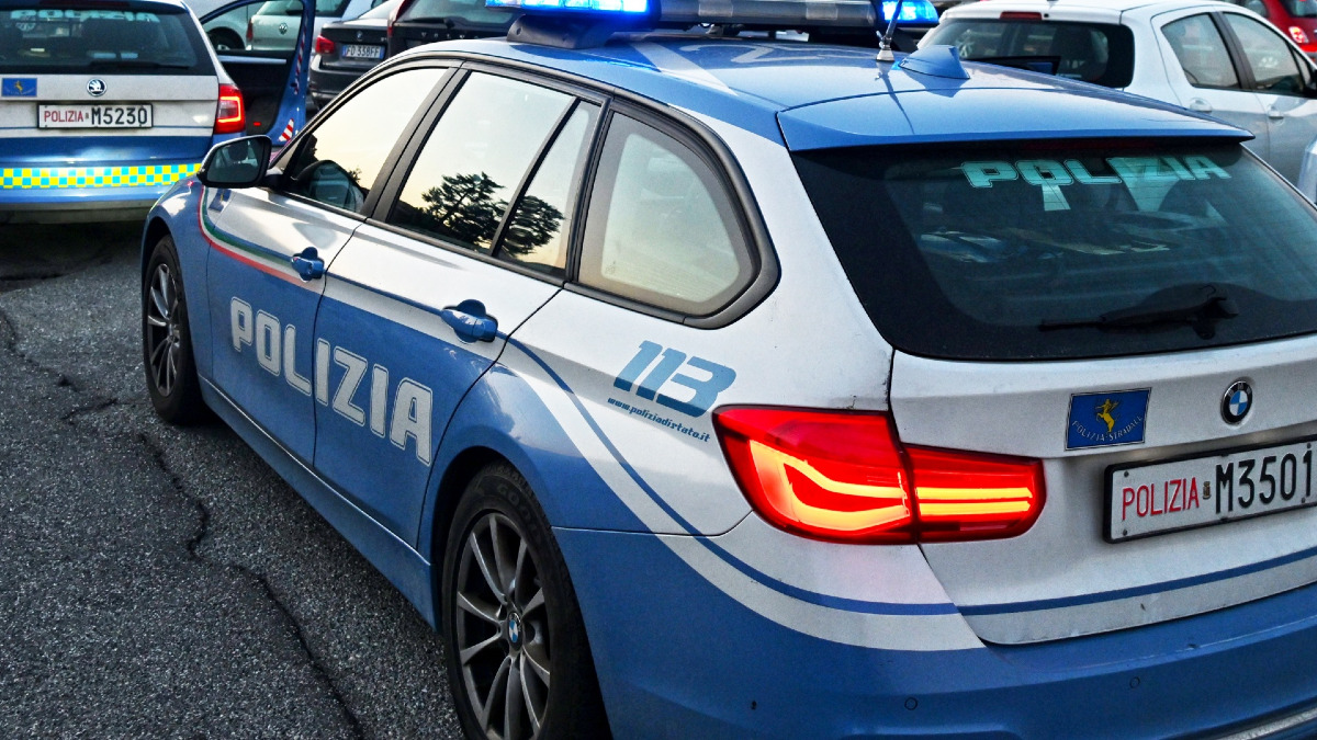 Blitz della polizia svela servizio di cocaina a domicilio: 7 misure cautelari, 5 in carcere - 