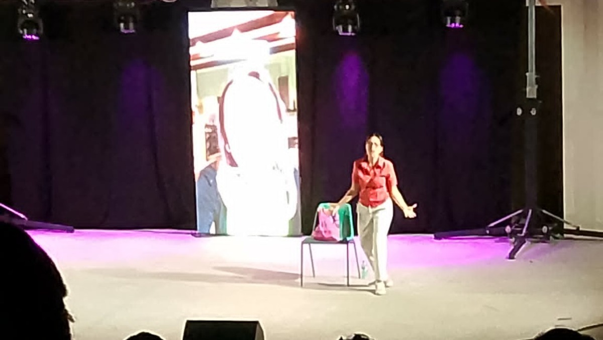 Chiara Ancito conquista Aci Sant'Antonio: spettacolo sold out all'auditorium della villa comunale - 