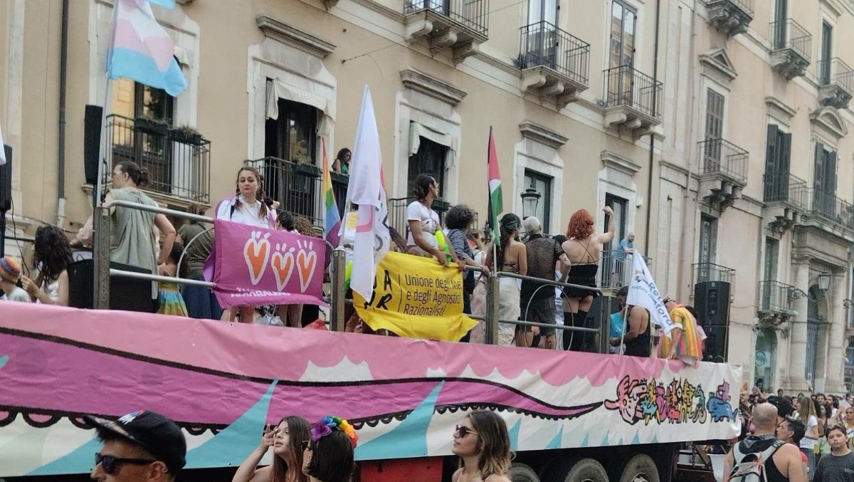 Catania, grande partecipazione al Pride 2026: corteo, slogan antifascisti e denunce per insulti e tentata aggressione - Credit Foto ANPI Catania