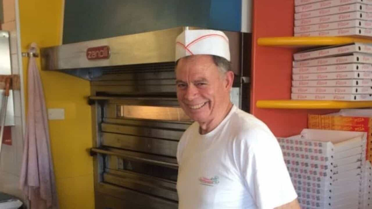 Ucciso a coltellate il titolare messinese della pizzeria Yoghi a Reggio Emilia dopo il rifiuto di una pizza gratis - 