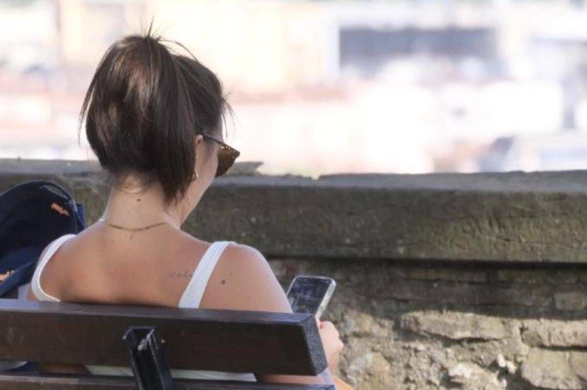 Oltre 270mila euro incassati su OnlyFans, ma percepiva Naspi: denunciata influencer - 