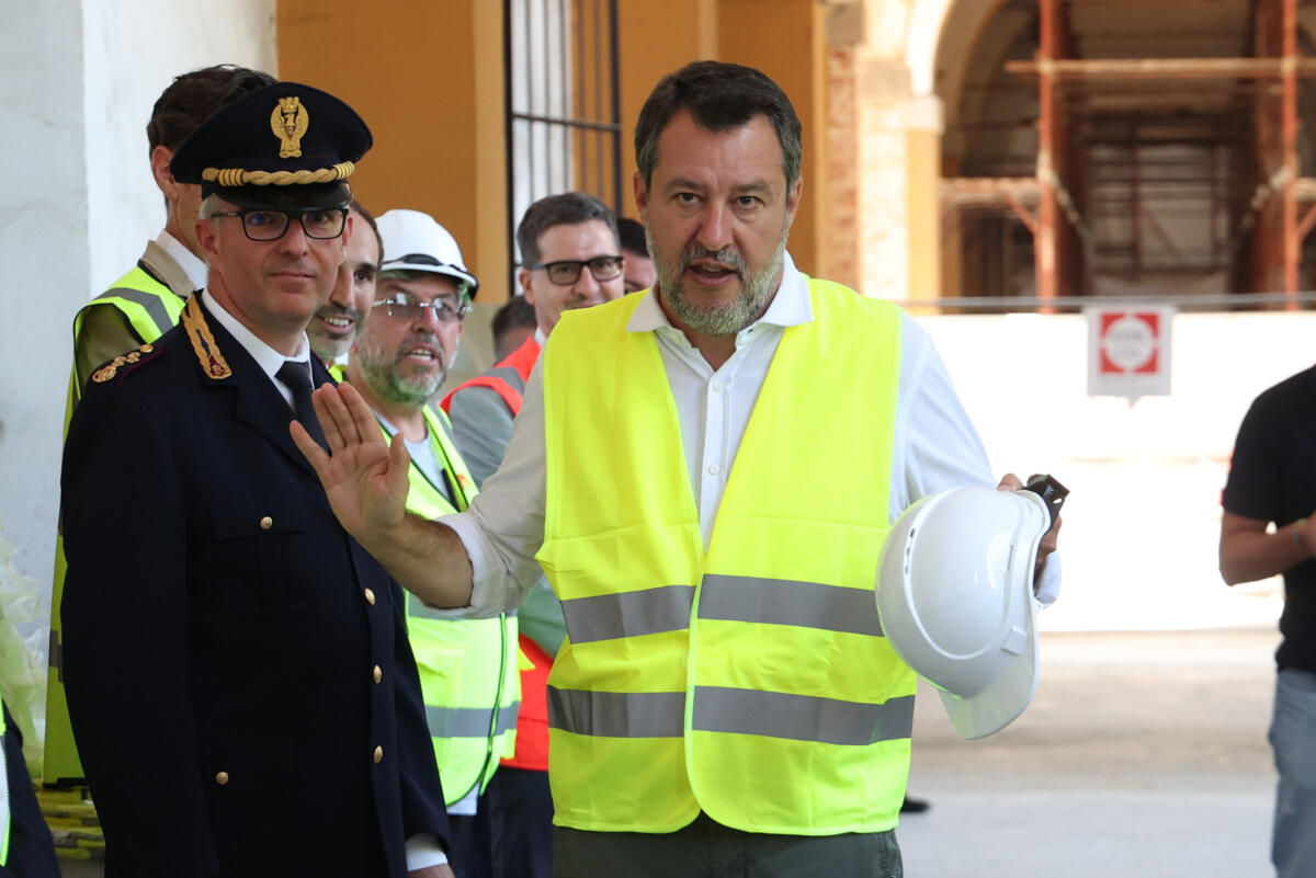 Mit: 1.300 cantieri sulla rete ferroviaria, ma la puntualità dei treni sale al 76% a giugno - 