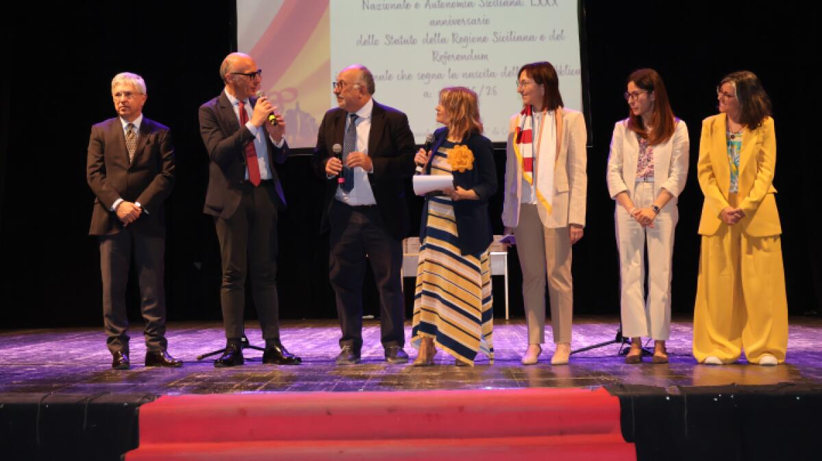 Premiazione al Teatro Regina Margherita del Comune di Caltanissetta: una celebrazione di eccellenza locale - 