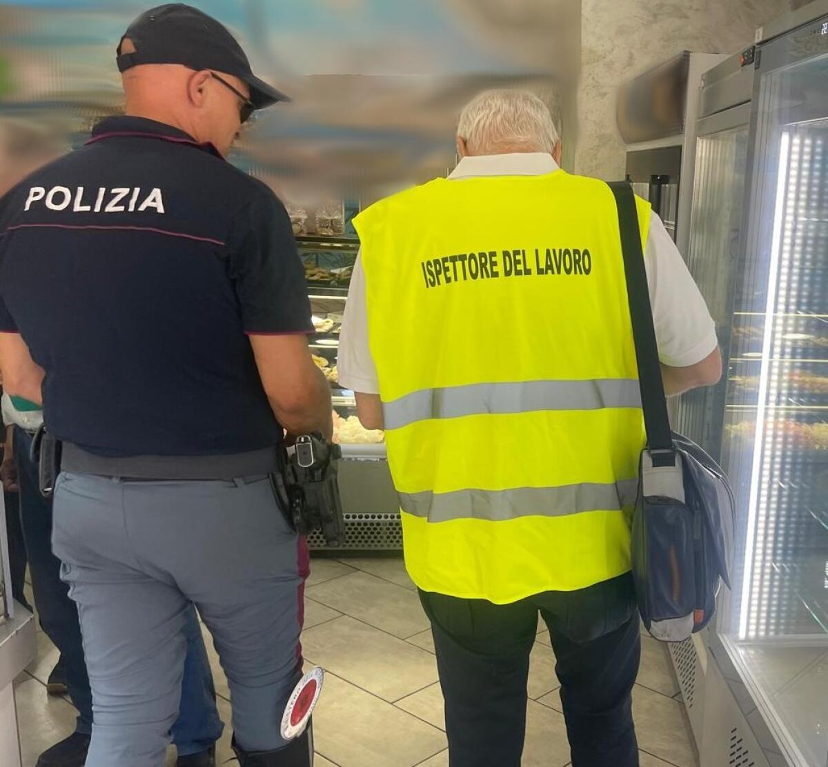 Misterbianco: sequestrati 150 kg di alimenti non tracciati e sospeso panificio per lavoratori in nero - 
