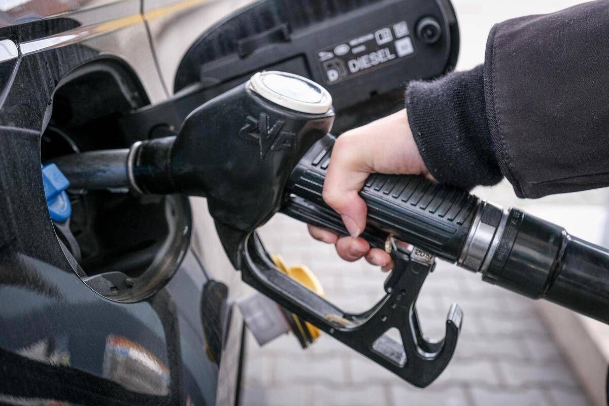 Carburanti, effetto accise: diesel torna sopra i due euro al litro - 