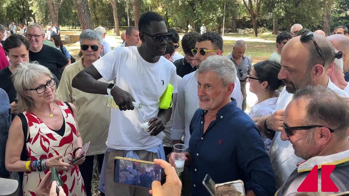 Alemanno esce dal carcere, ecco il brindisi della libertà - 