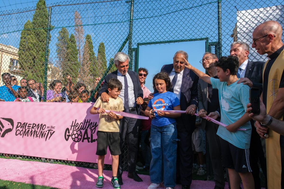 Palermo inaugura il campetto di Piazza Magione: riqualificazione e patto quadriennale per i giovani - 