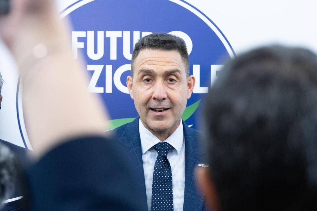 Legge elettorale, da Vannacci l'emendamento contro le quote di genere: "Concetto assurdo, offende le donne" - 