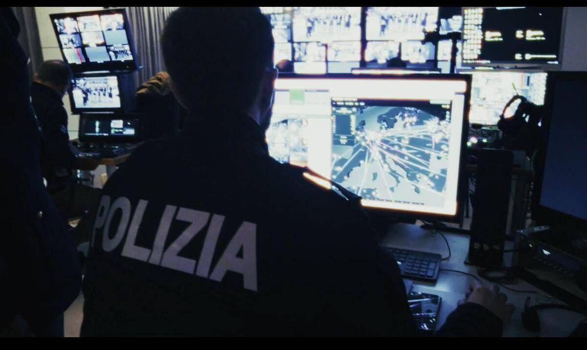 Nonno filma violenze su nipotini e le scambia sul dark web, chiesti 16 anni per un 84enne - 