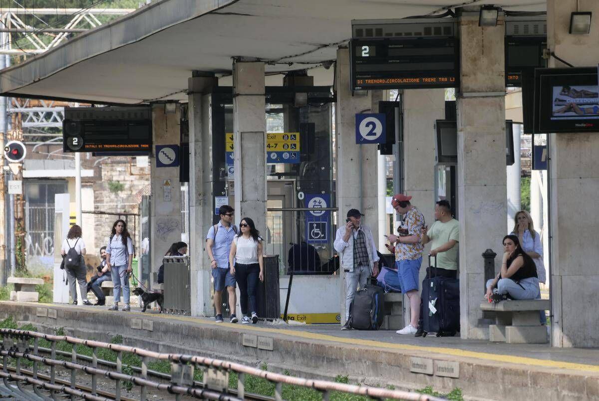 Sciopero treni 11 giugno, confermano stop dei sindacati base: circolazione ferroviaria a rischio - 