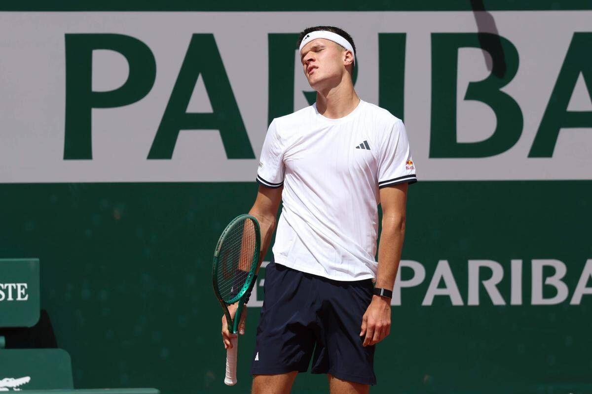 Roland Garros, piove su Parigi e Mensik viene 'cacciato' da allenamento - 