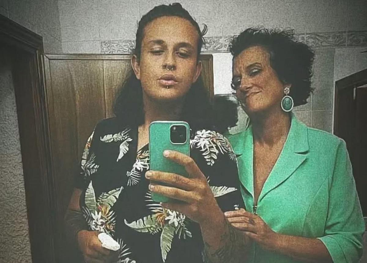 Uccide moglie e figlio a fucilate, il post del ragazzo: "Per mio padre meglio morto che gay" - 