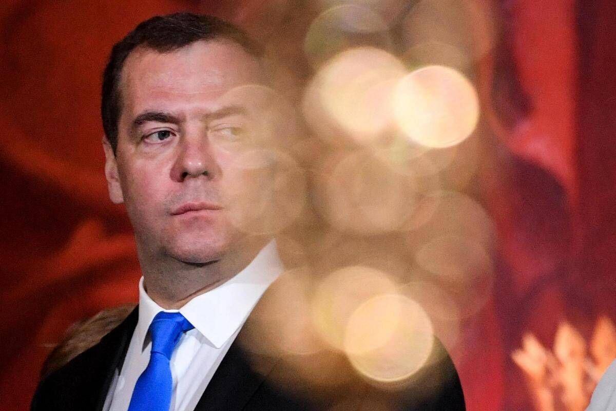 Medvedev mette nel tritacarte Merz, von der Leyen e Starmer: "Nessuno ferma la Russia" - 