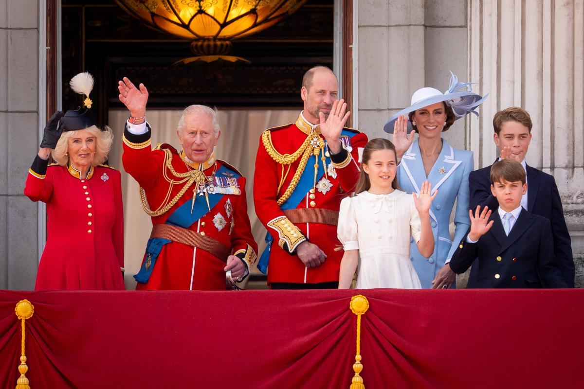 Regno Unito, il 55% vuole ancora la monarchia ma è il dato più basso degli ultimi 33 anni - 
