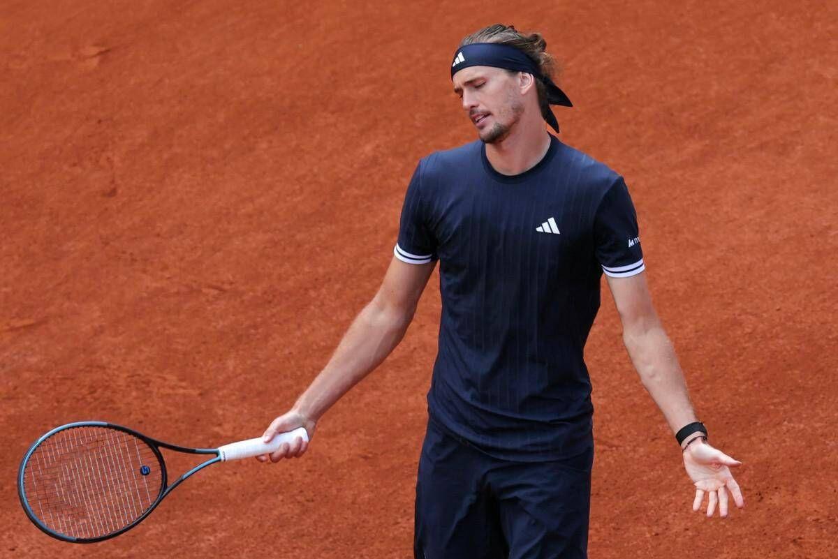 Roland Garros, Zverev litiga con l'arbitro: cos'è successo contro Mensik - 