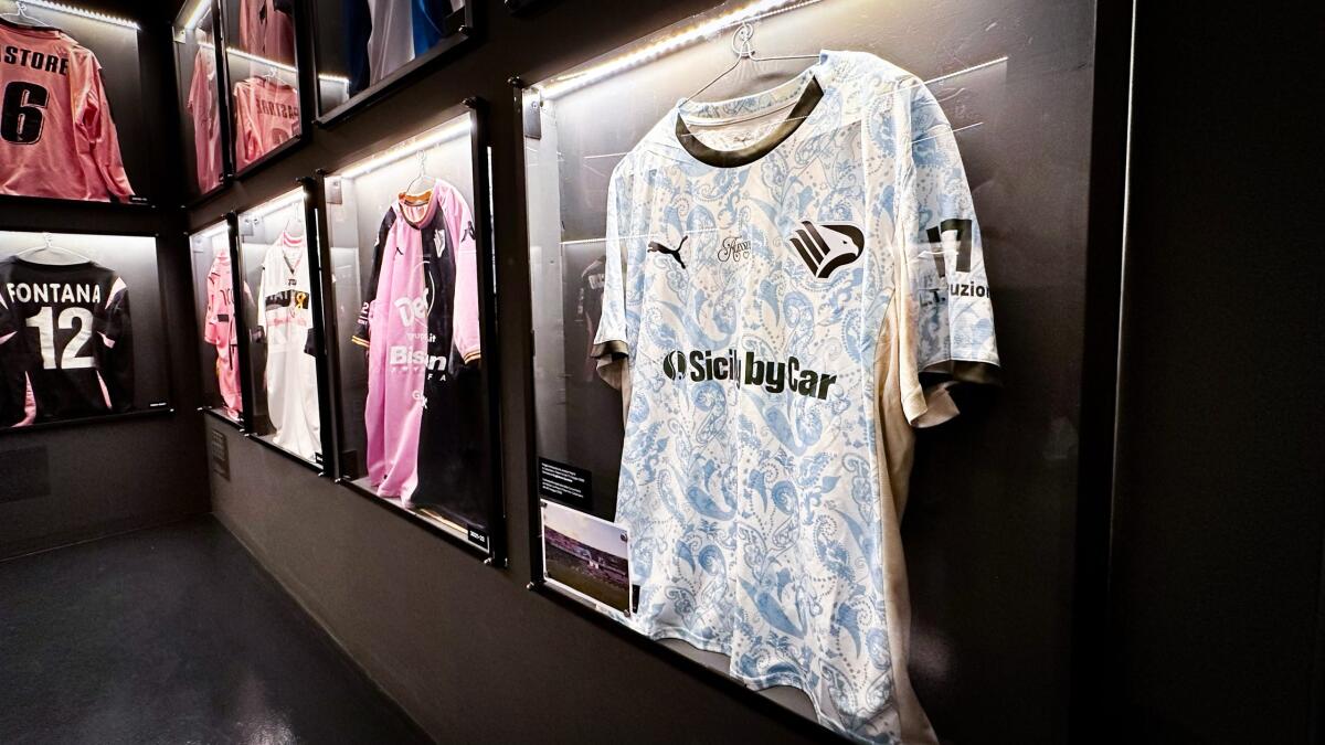 Palermo, oltre 10.000 euro raccolti con l'asta benefica delle maglie dedicate ad Alessia - 