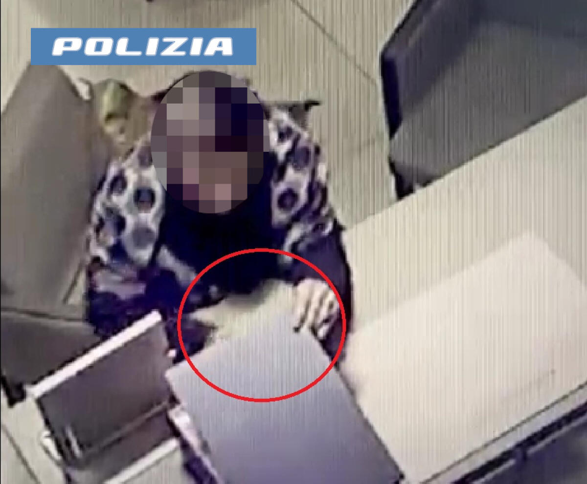 Catania: due furti in gioiellerie per oltre 10.000 euro, 44enne denunciata dalla Polizia - 