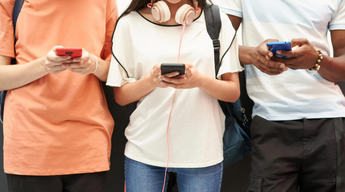 Meloni frena sul divieto dei social per under 16: «Non contraria, ma servono piattaforme responsabili» - 
