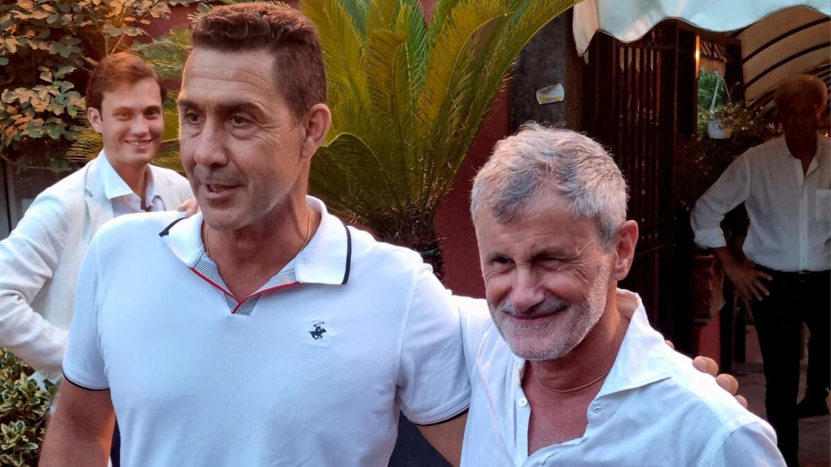 Roma: cena di Futuro Nazionale, Vannacci e Alemanno brindano con il grido "A noi!" dopo l'uscita da Rebibbia - 