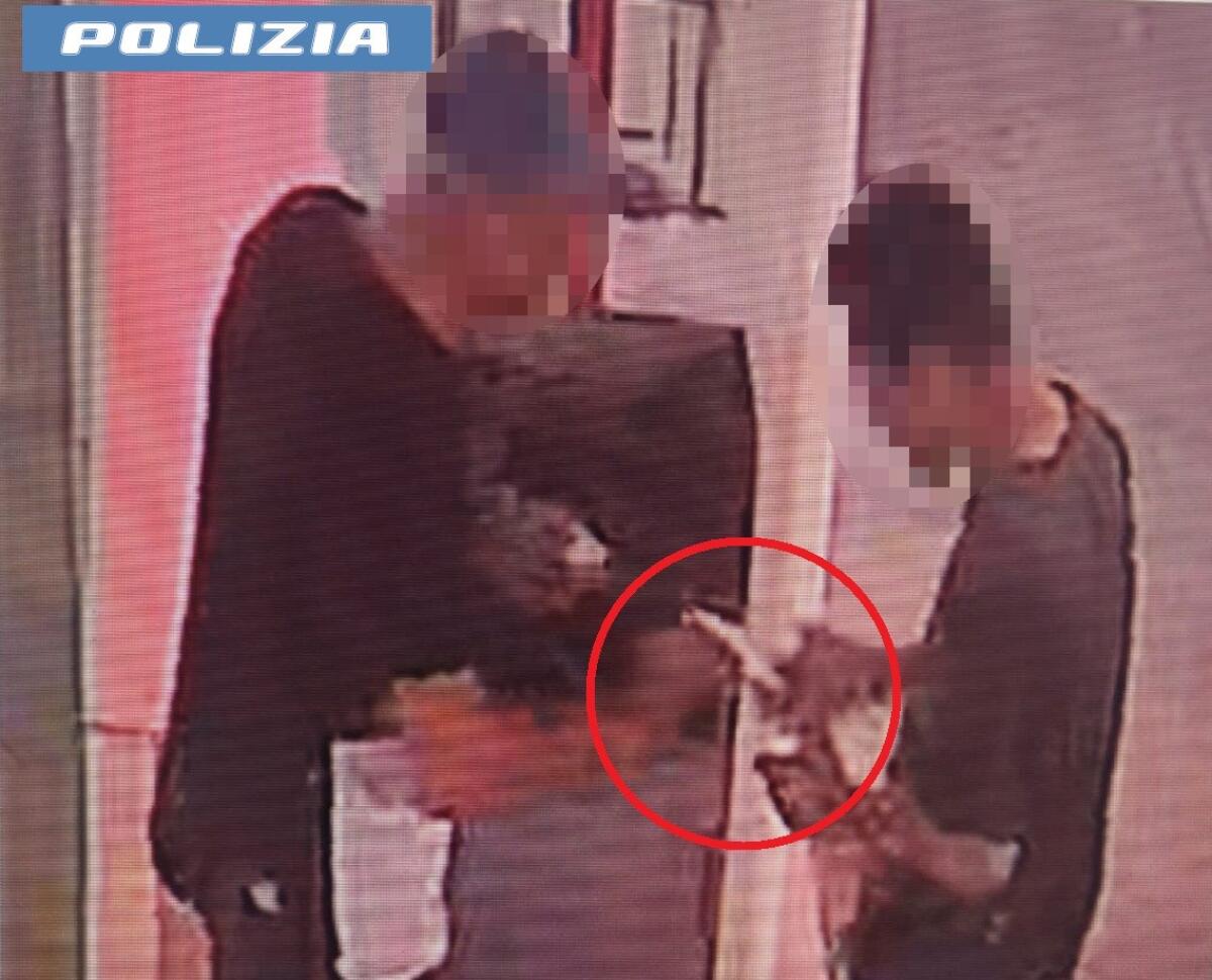 Catania, due denunciati per ricettazione e uso indebito di carta di credito rubata - 