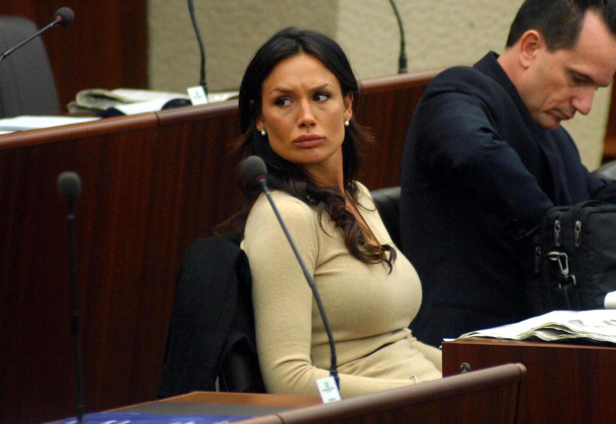Pg di Milano conferma il parere favorevole sulla grazia a Nicole Minetti: smentite le notizie di stampa - 