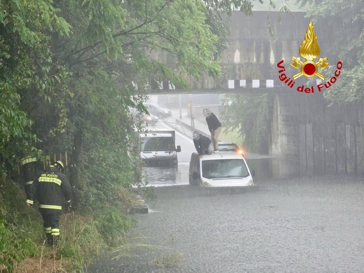 Vento e nubifragi, maltempo colpisce il Nord e ora è allerta anche al Centro-Sud - 