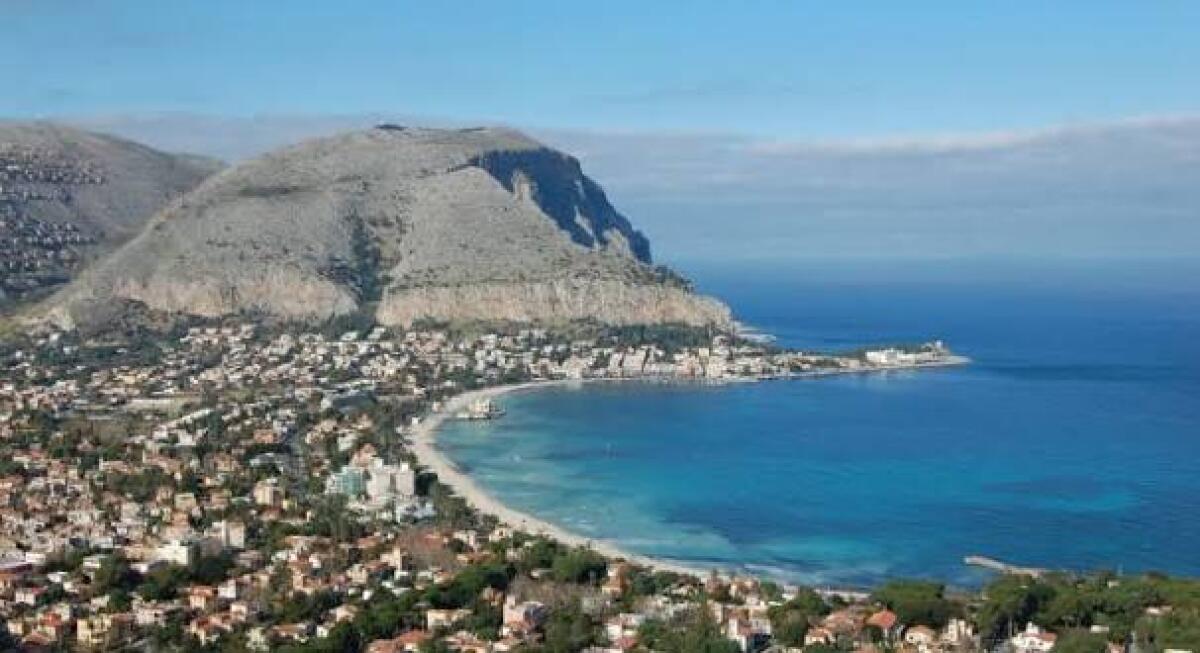 Palermo riceve 285.988,87€ dalla Regione per pulizia e servizi sulle spiagge: interventi su 25 km di costa - 