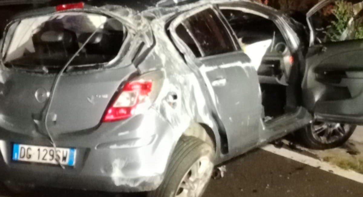 Bronte, incidente mortale per 2 giovani: si scontrano con una mucca e un carro attrezzi - 