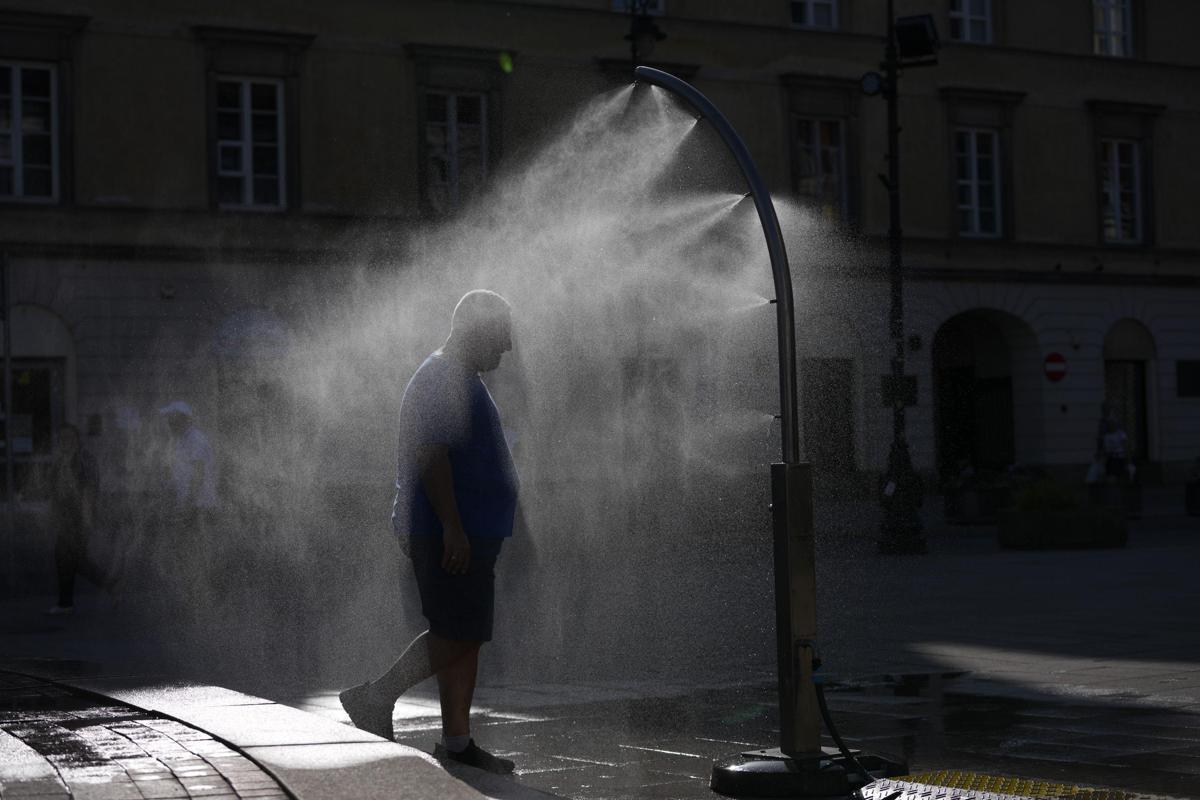 Europa nella morsa del caldo, in Francia circa mille morti in più rispetto alla norma. In Germania la notte più calda di sempre - 