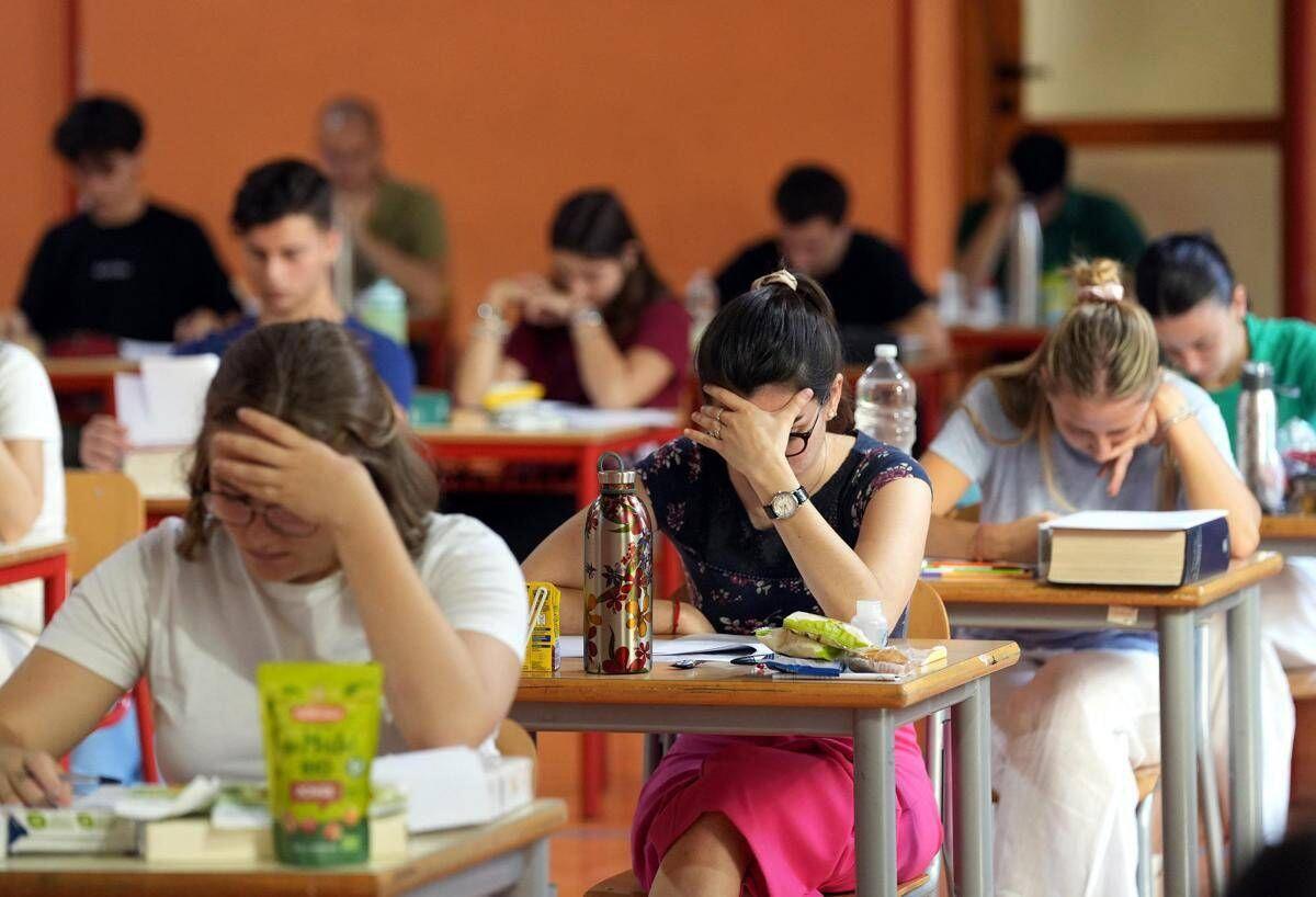 Maturità 2026, la traccia di attualità svelata dall'Ia: ecco i 'temi' secondo Chat Gpt, Gemini e Claude Ai - 