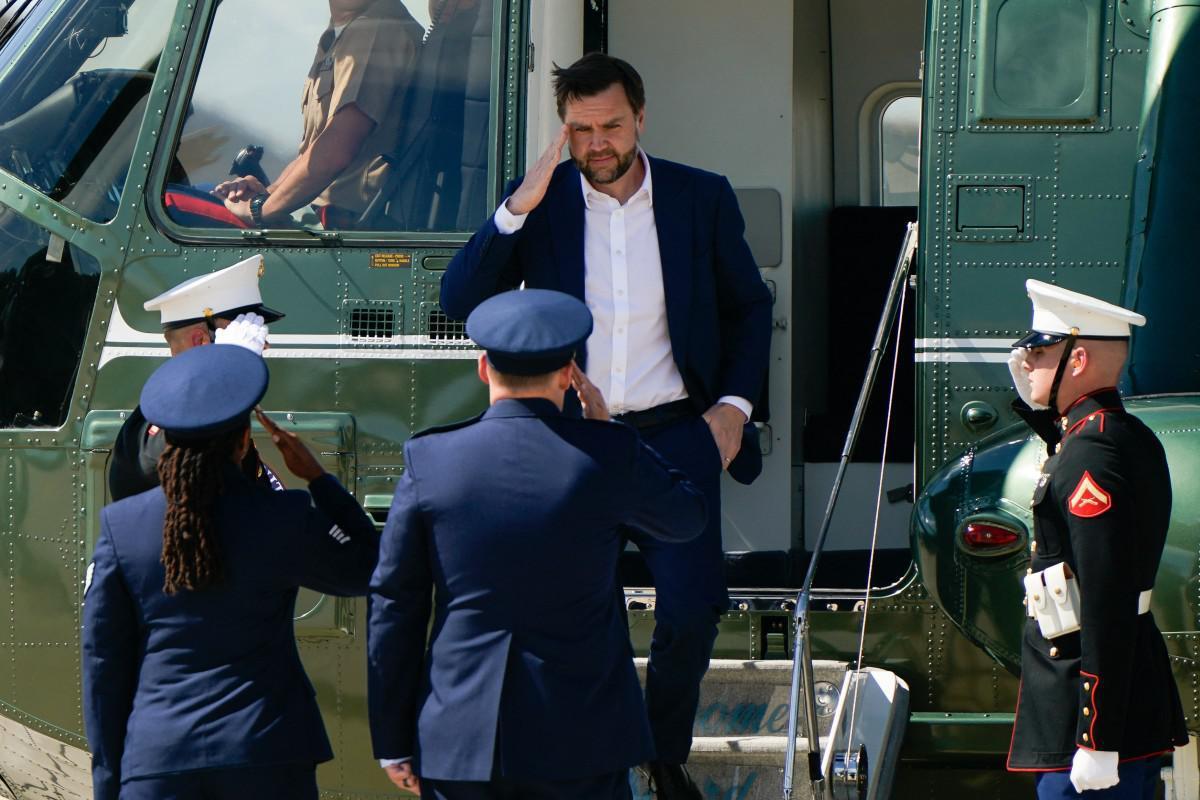 Usa-Iran, Vance è arrivato in Svizzera per i negoziati - 