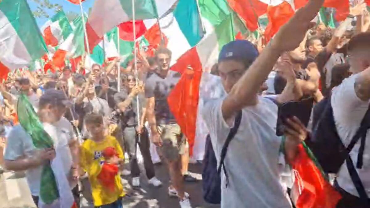 Bonelli denuncia: a Roma slogan fascisti e razzisti, Meloni resta silente - 