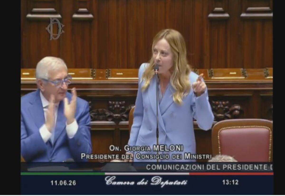 Meloni risponde alle accuse di 'ginocchiere' alla Camera: «Sono arrivata senza favori» - 