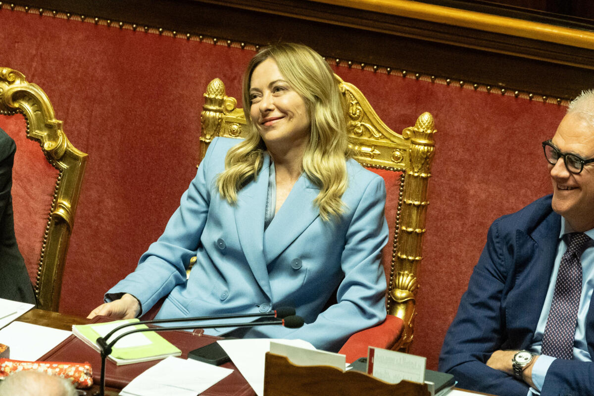 Meloni attacca Vannacci: “La vera destra non è mai funzionale alla sinistra”. Futuro Nazionale: “Ha paura del nostro leader” - 