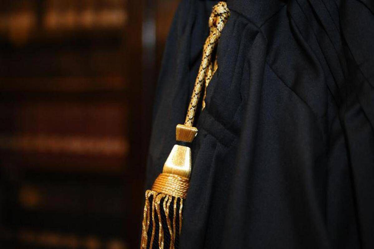 Uccise il padre a coltellate per legittima difesa, 20enne assolta in appello - 
