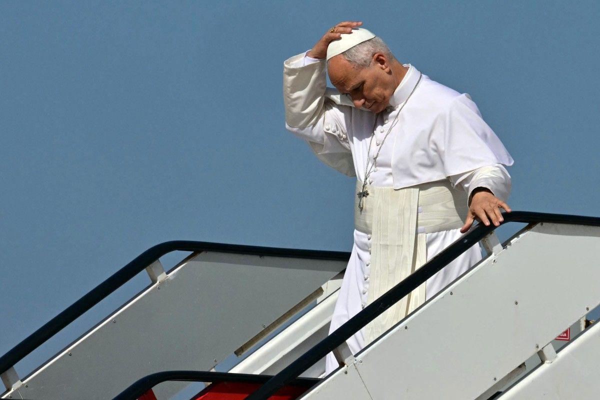 Papa Leone XIV, problema tecnico al decollo: il Pontefice scende dall'aereo - 