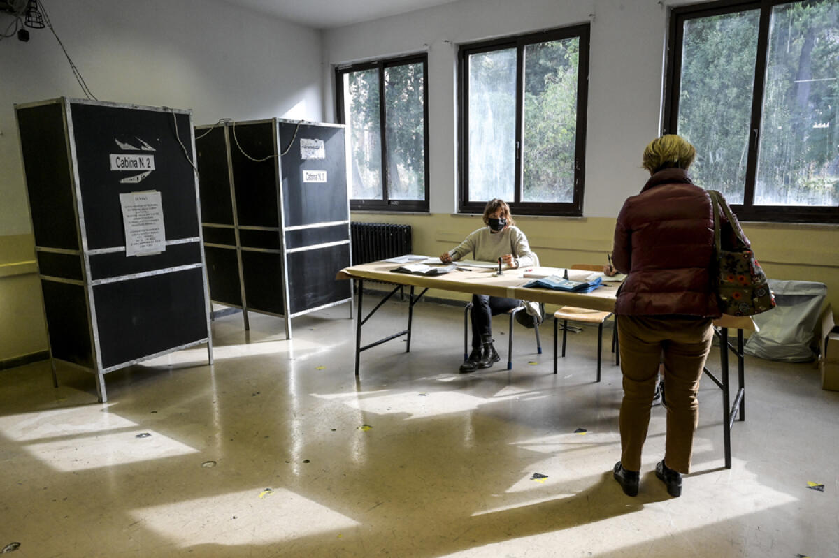 Urne aperte: ballottaggi in 42 Comuni, mezza Sardegna al voto - 