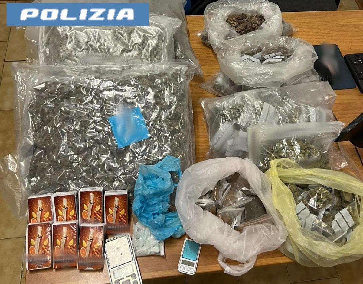 Catania: 21enne arrestato con oltre 5 kg di droga nascosti nel soggiorno - 