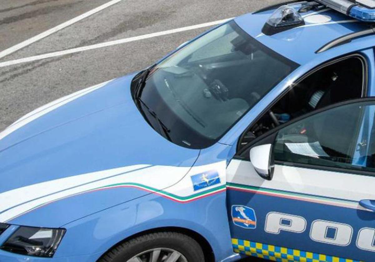 Bologna, veicolo si ribalta in autostrada: morta 24enne, neonato sbalzato fuori è grave - 