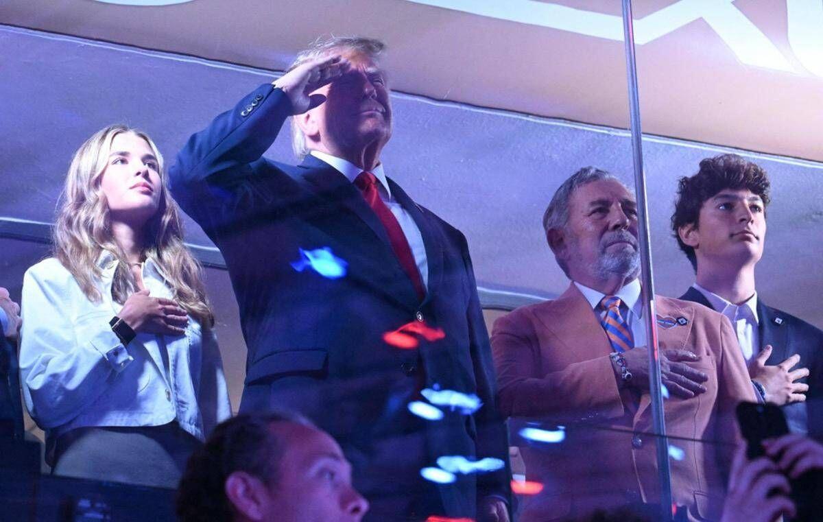 Pioggia di fischi per Trump alla finale Nba, ma il tycoon nega: "Erano applausi" - 