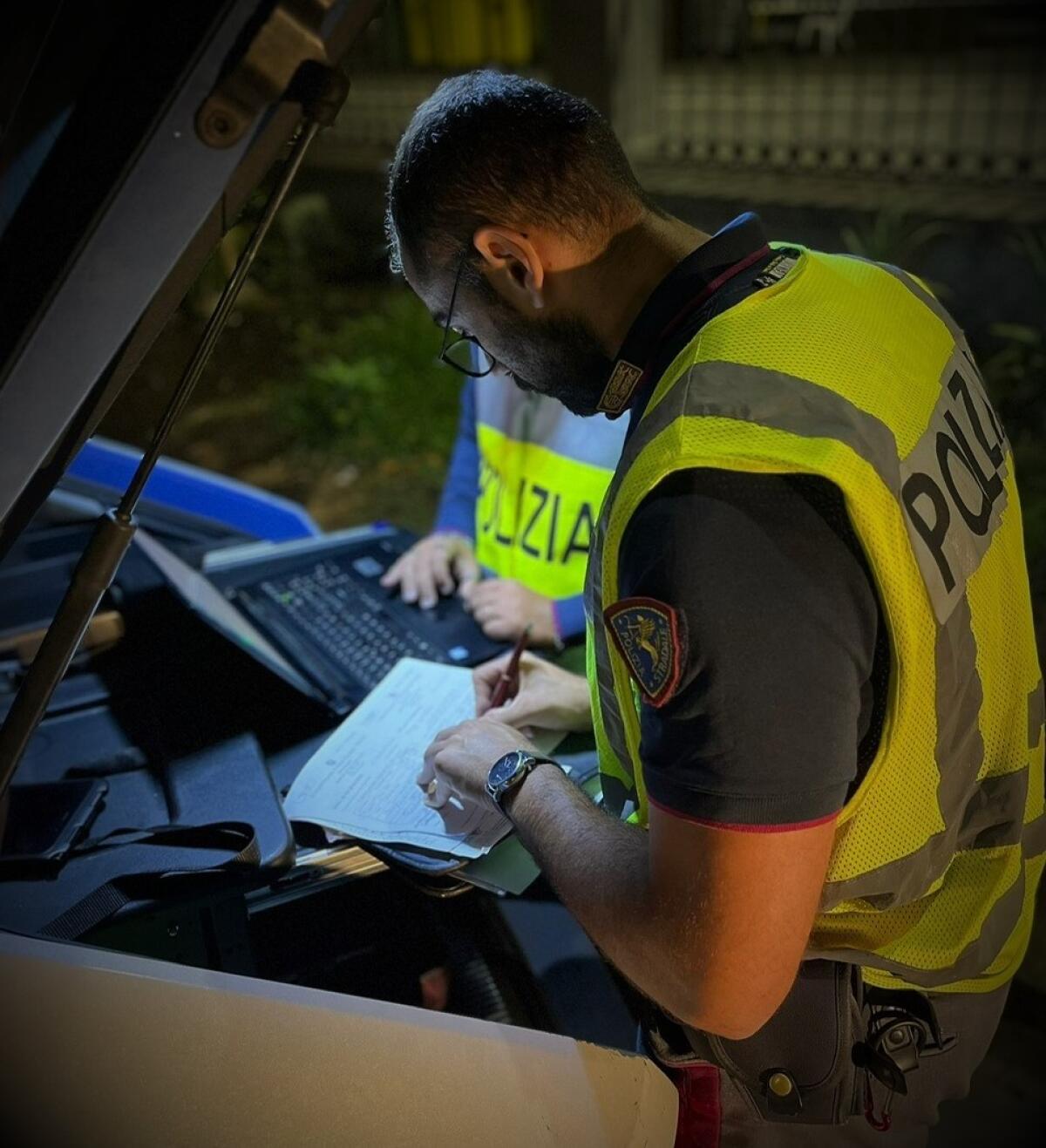 Incendia rifiuti vicino alla statale 417 a Ramacca: arrestato l'affittuario del fondo