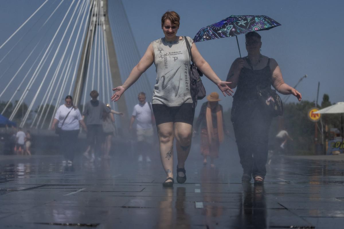 Caldo record in Europa, l'ondata si sposta a Est: Budapest verso i 40°C, allerta in 7 Paesi - 