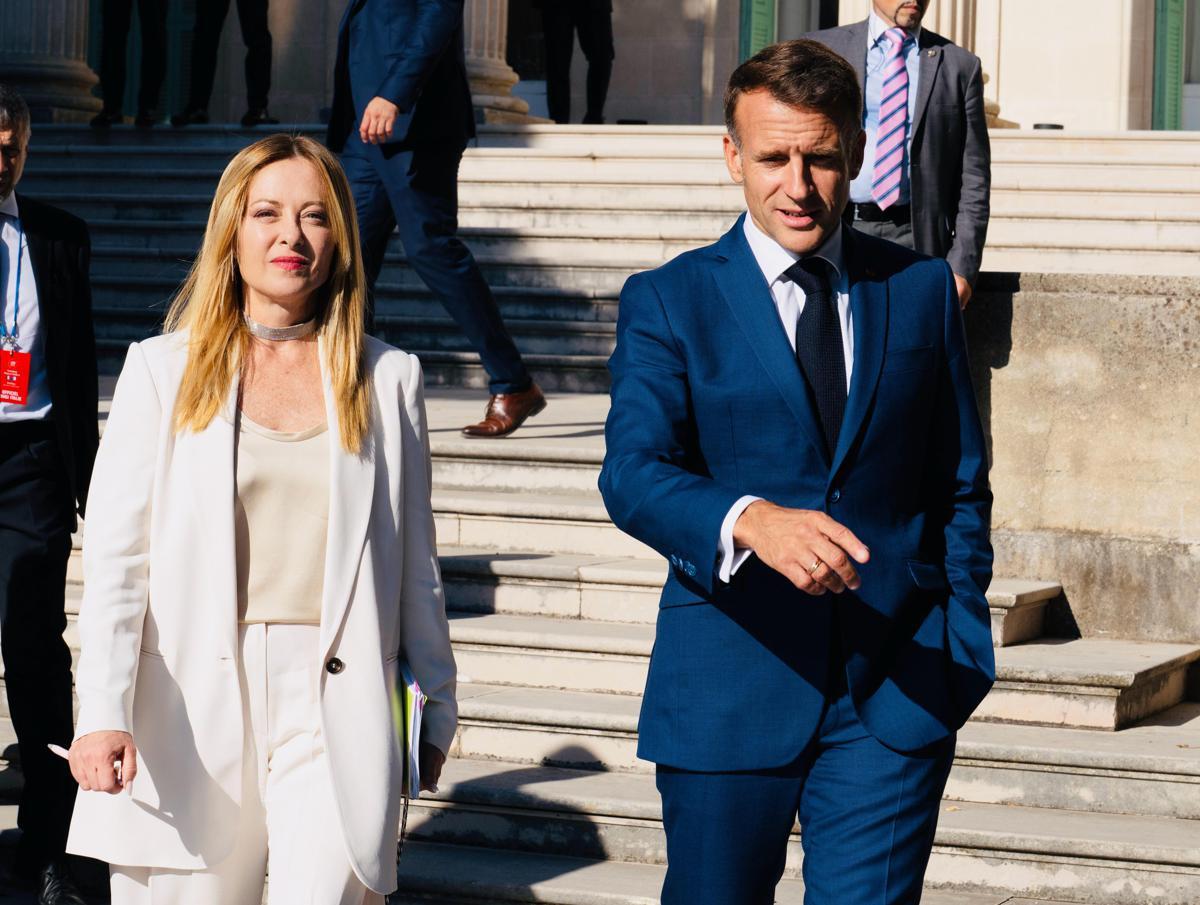 Meloni ritrova Macron, si scioglie il 'gelo' sotto il sole di Antibes: "Iniziativa in Libano" - 