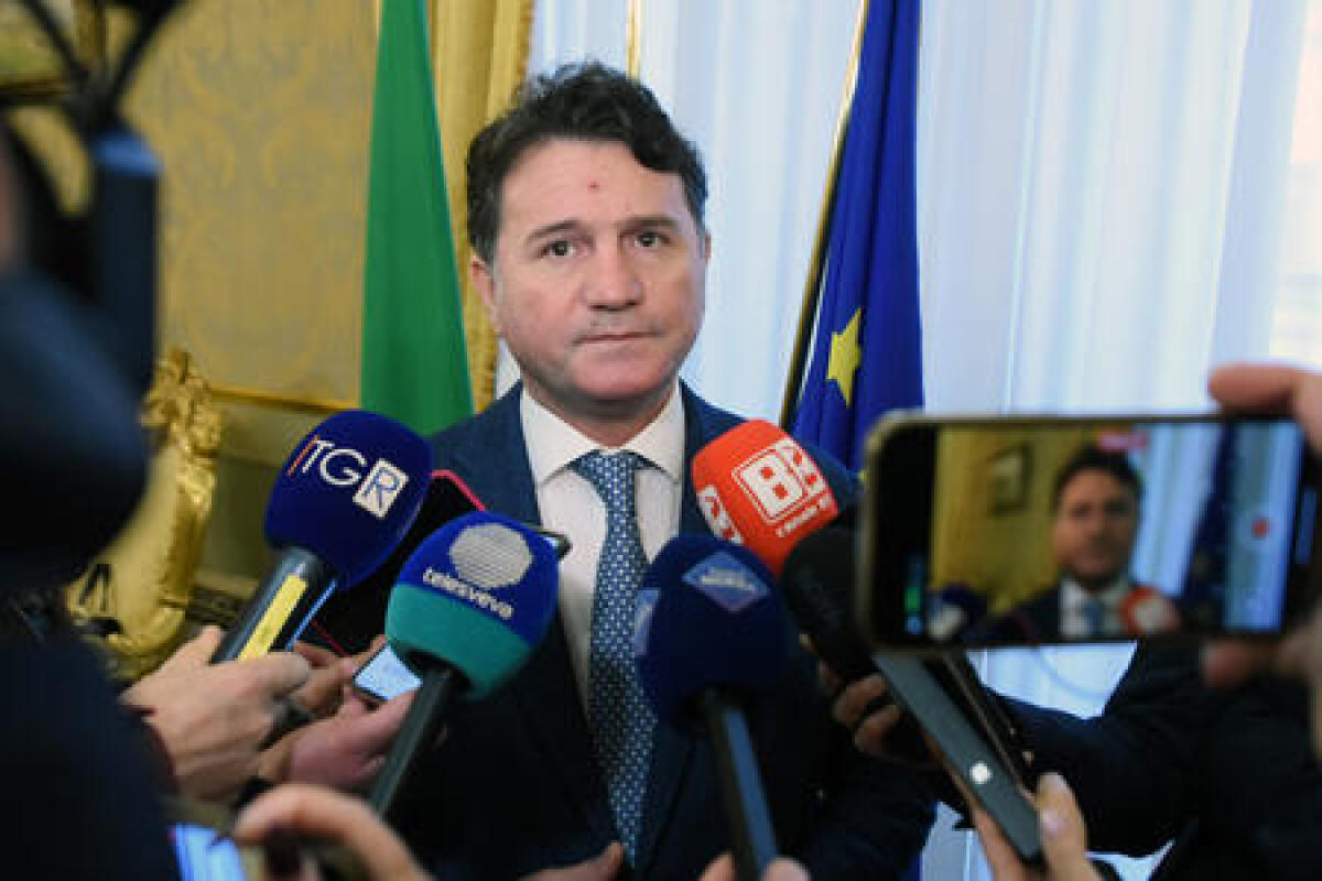 Accuse di violenza sessuale a senatore di Forza Italia: i dettagli della denuncia - 