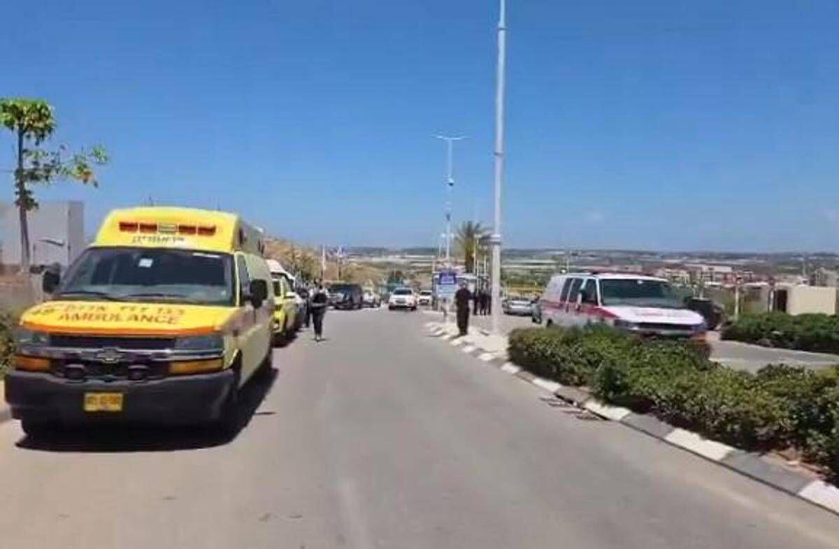 Sparatorie in Israele, un morto e diversi feriti in sospetto attacco terroristico - 